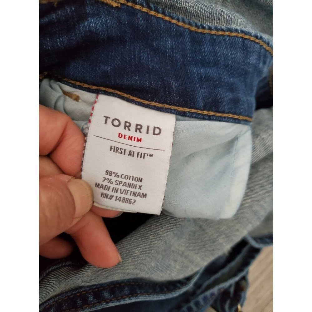 Torrid Women's Demin Medium Wash Distressed Overalls Size 16 - Picture 6 of 7